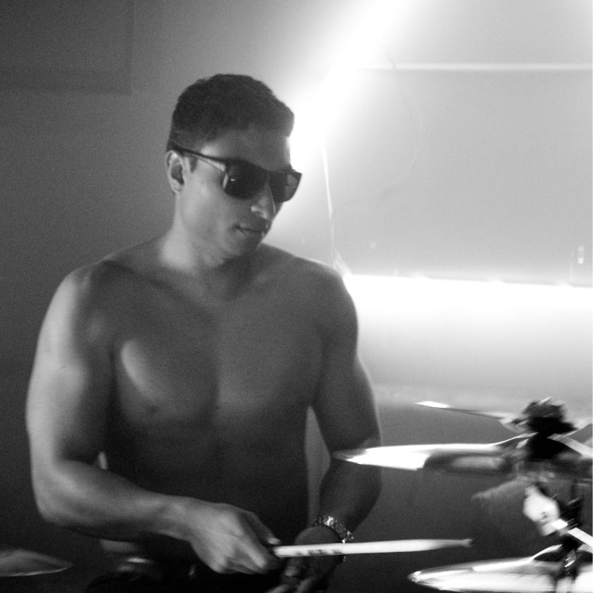 Bruno de GDL actuando en vivo